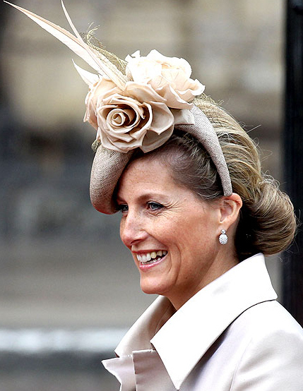 Τα πιο παράξενα καπέλα στον βασιλικό γάμο (6)