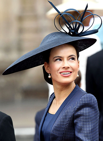 Τα πιο παράξενα καπέλα στον βασιλικό γάμο (12)