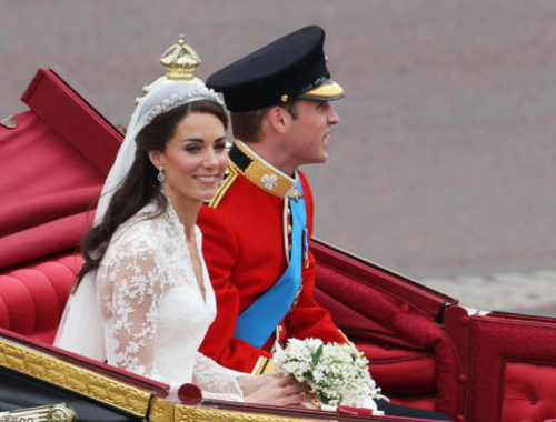 Τα πιο παράξενα καπέλα στον βασιλικό γάμο (13)