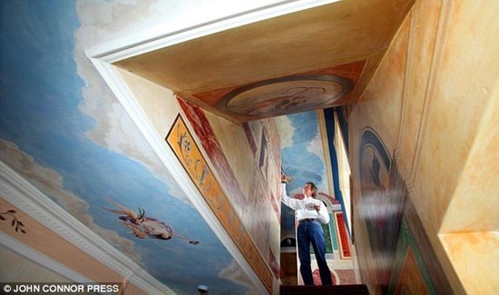 Έκανε αναπαράσταση του Sistine Chapel σε κάθε δωμάτιο του σπιτιού του (3)