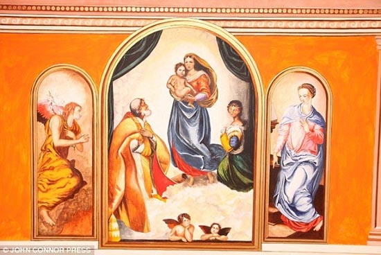 Έκανε αναπαράσταση του Sistine Chapel σε κάθε δωμάτιο του σπιτιού του (4)