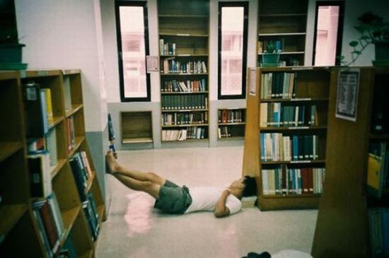 Φοιτητές που κοιμούνται στις βιβλιοθήκες (4)