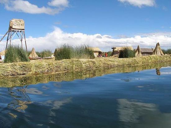 Η μοναδική λίμνη Titicaca και τα επιπλέοντα νησιά της (11)