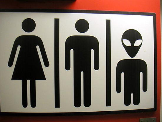 Αστεία & παράξενα σήματα σε δημόσιες τουαλέτες (15)