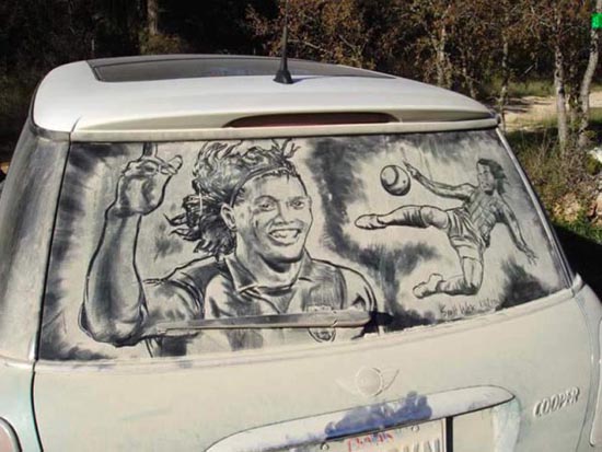 Απίστευτη τέχνη σε σκονισμένα τζάμια αυτοκινήτων (14)