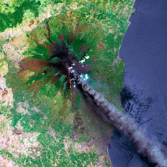 Εκπληκτικές φωτογραφίες ηφαιστείων από το διάστημα (16)