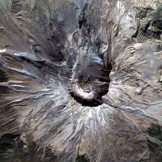 Εκπληκτικές φωτογραφίες ηφαιστείων από το διάστημα (14)