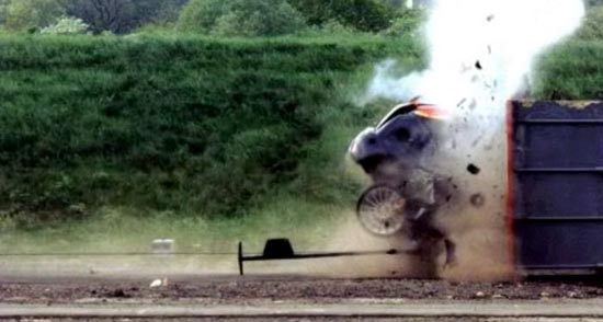 Το ταχύτερο crash test που έγινε ποτέ (4)