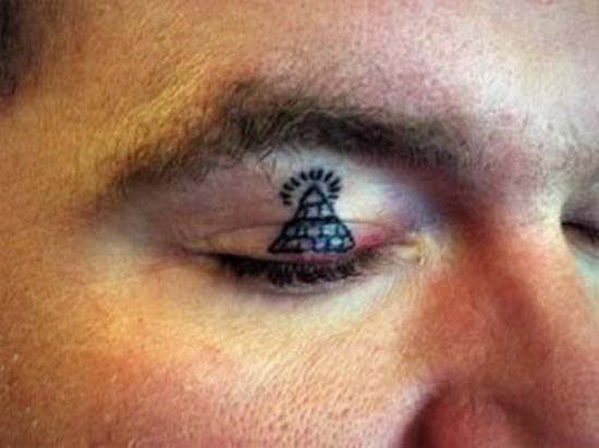 Ανατριχιαστικά τατουάζ στα βλέφαρα (4)