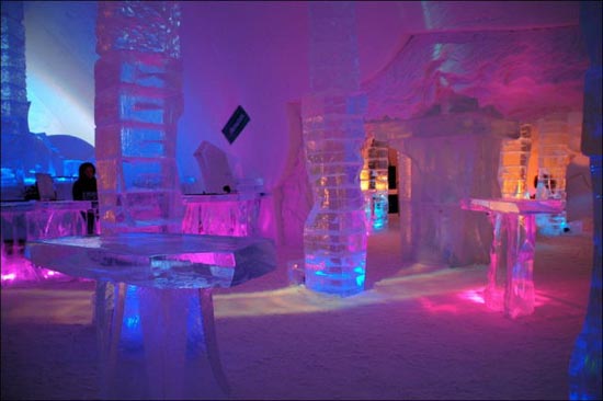 Απίστευτο ξενοδοχείο από πάγο στον Καναδά (1)