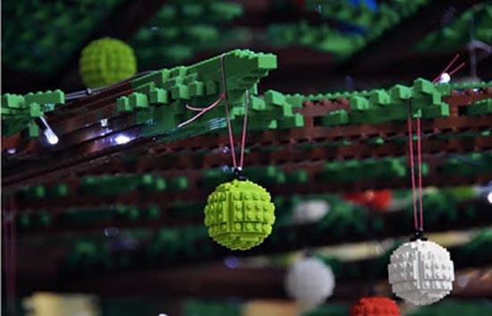 Το μεγαλύτερο χριστουγεννιάτικο δέντρο από Lego στον κόσμο (6)