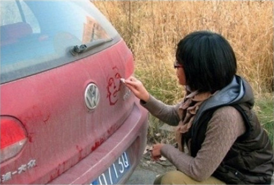 Όταν η σκόνη στο αυτοκίνητο γίνεται τέχνη (1)