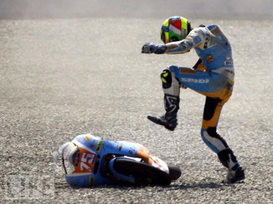Τρομακτικά ατυχήματα σε αγώνες μοτοσυκλέτας (9)
