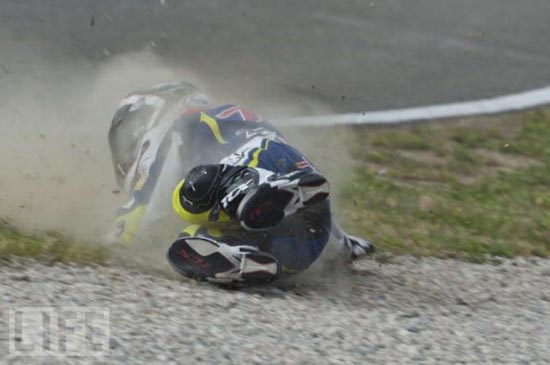 Τρομακτικά ατυχήματα σε αγώνες μοτοσυκλέτας (3)