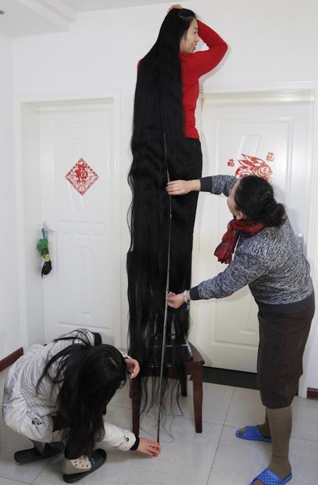 Γυναίκα με μαλλιά 2,53 μέτρων (2)