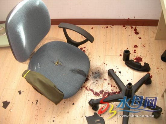 Κοπέλα κόντεψε να σκοτωθεί από την καρέκλα του γραφείου της (2)