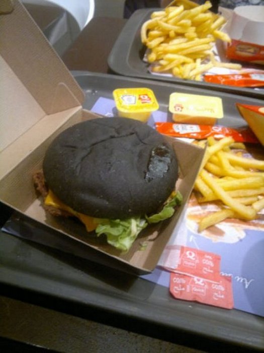 Θα δοκιμάζατε ποτέ μαύρο burger; (2)