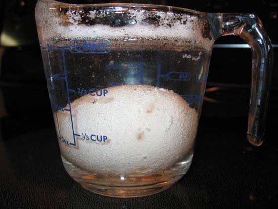 Ενδιαφέρον πείραμα: Αβγό μέσα σε ξύδι (2)