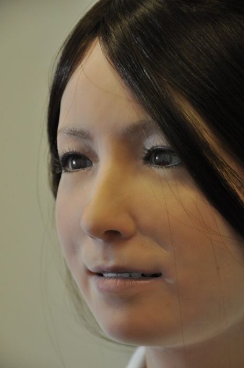Γυναίκα ρομπότ που μοιάζει σχεδόν αληθινή (5)