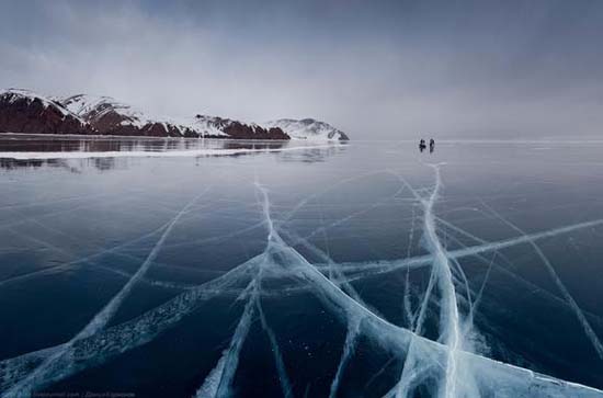 Παγωμένη λίμνη Baikal στη Σιβηρία (6)