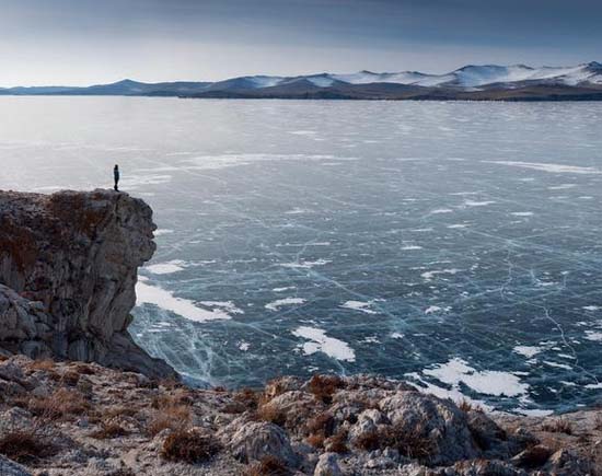 Παγωμένη λίμνη Baikal στη Σιβηρία (23)