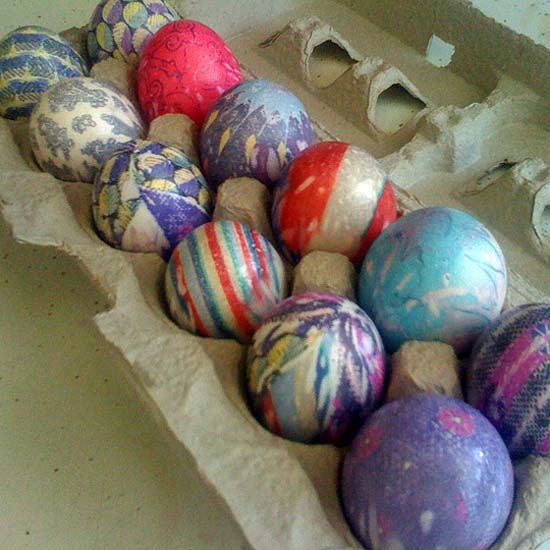 Βάψτε τα πασχαλινά αβγά χρησιμοποιώντας... γραβάτες! (18)