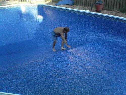 Έφτιαξε μόνος του πισίνα για το σπίτι του (28)