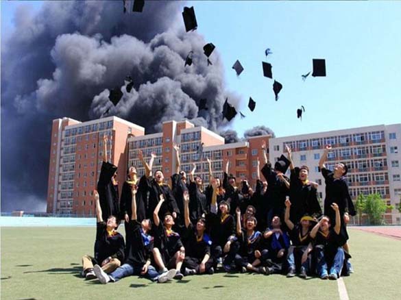 Φωτογράφηση αποφοίτησης με ασυνήθιστο φόντο (2)