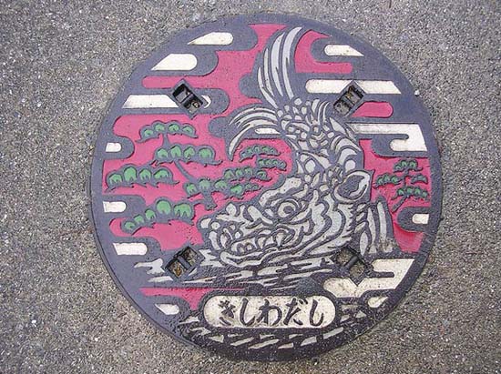 Στην Ιαπωνία τα καπάκια φρεατίων είναι αφορμή για... τέχνη! (14)