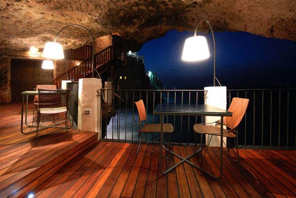 Εκπληκτικό ξενοδοχείο μέσα σε βράχο με θέα την Αδριατική (4)