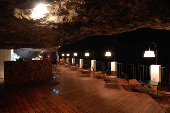 Εκπληκτικό ξενοδοχείο μέσα σε βράχο με θέα την Αδριατική (5)