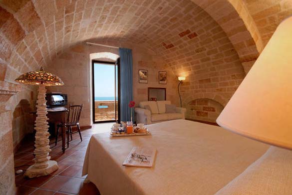 Εκπληκτικό ξενοδοχείο μέσα σε βράχο με θέα την Αδριατική (11)