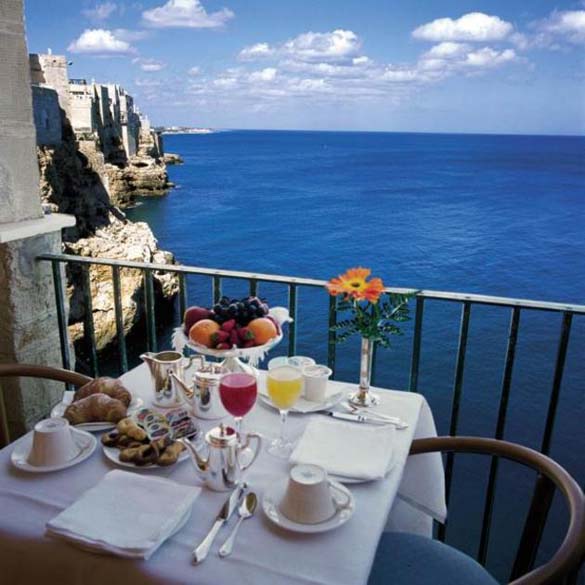 Εκπληκτικό ξενοδοχείο μέσα σε βράχο με θέα την Αδριατική (14)