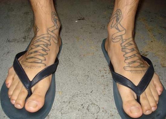 Άνθρωποι που έκαναν τατουάζ σε σχέδιο παπουτσιού (3)