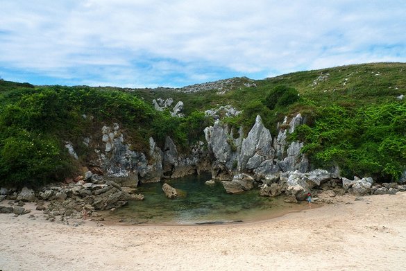 Playa de Gulpiyuri: Μια παραλία δίχως θάλασσα (1)