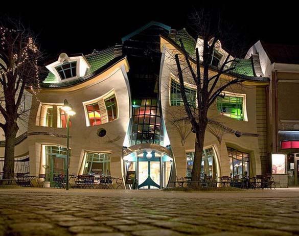 Krzywy Domek: Ένα από τα πιο παράξενα κτήρια στον κόσμο (1)