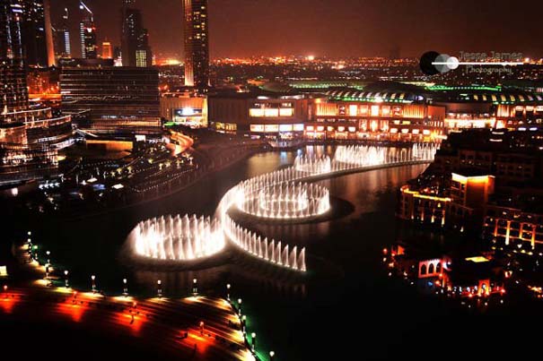 Dubai Fountain: Το εντυπωσιακότερο συντριβάνι στον κόσμο (2)
