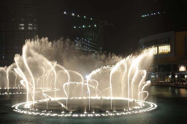 Dubai Fountain: Το εντυπωσιακότερο συντριβάνι στον κόσμο (10)