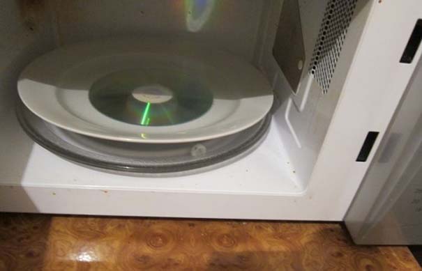 CD σε φούρνο μικροκυμάτων (1)