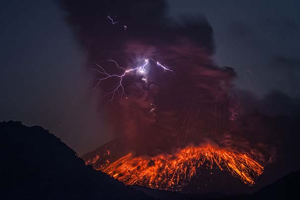 Φωτογραφίες ηφαιστειακής έκρηξης προκαλούν δέος (5)