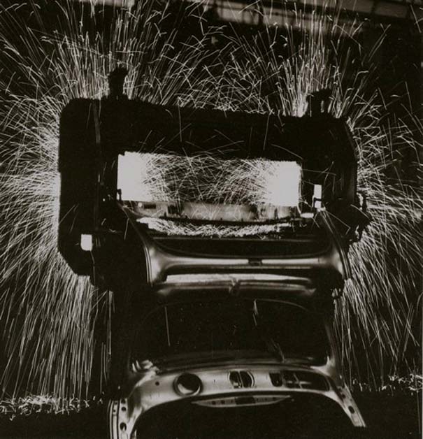 Φωτογραφίες του 1953 από ένα εργοστάσιο της Volkswagen (8)