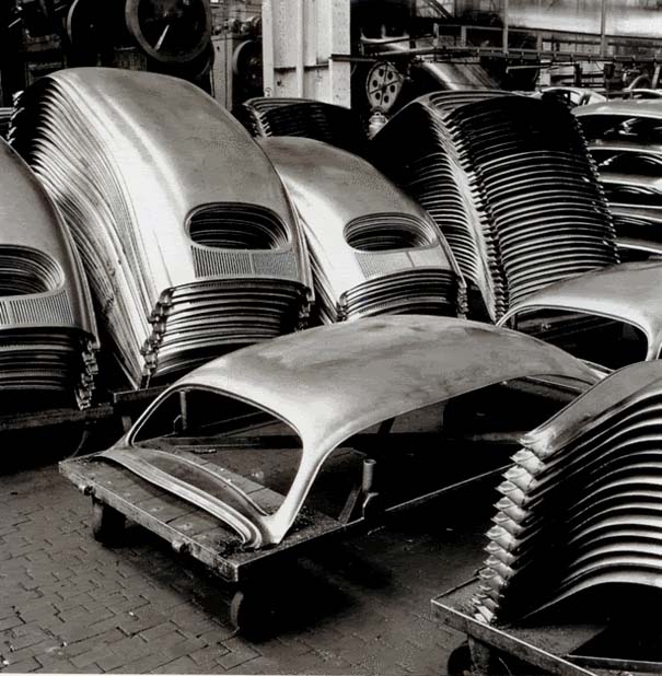 Φωτογραφίες του 1953 από ένα εργοστάσιο της Volkswagen (10)