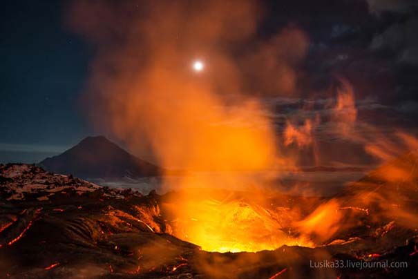 Φωτογραφίες από την καρδιά ενός ηφαιστείου που εκρήγνυται (2)