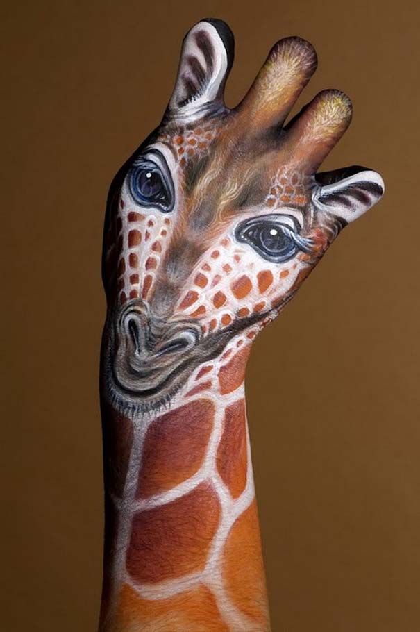 Απίστευτες ζωγραφιές ζώων σε ανθρώπινα χέρια (15)