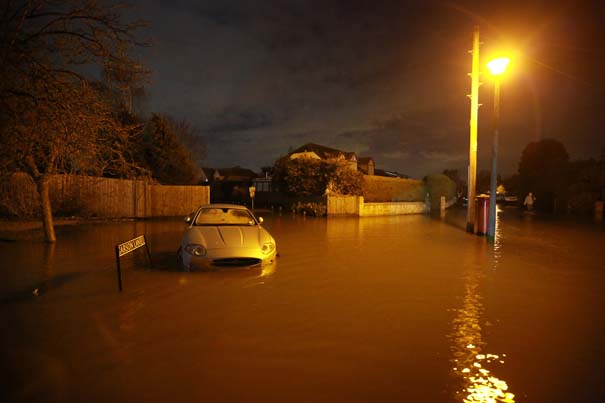 Πριν και μετά τις φονικές πλημμύρες στη Βρετανία (3)