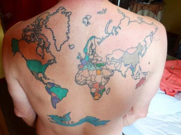 Τατουάζ στην πλάτη με χάρτη των ταξιδιών του (3)