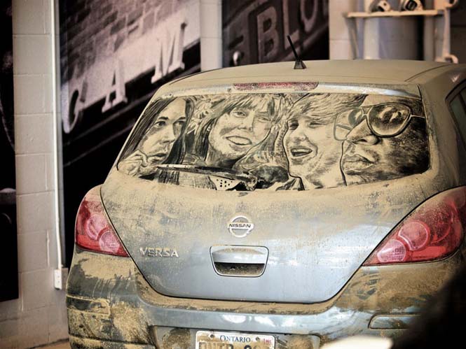 Καλλιτέχνης μετατρέπει σκονισμένα αυτοκίνητα σε έργα τέχνης (2)