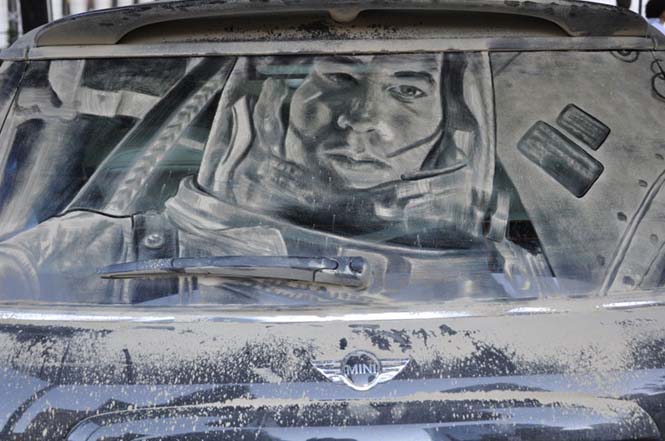Καλλιτέχνης μετατρέπει σκονισμένα αυτοκίνητα σε έργα τέχνης (5)