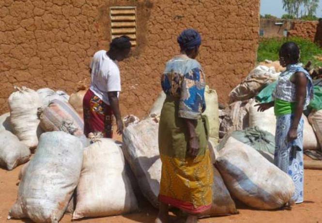 Δείτε τι κάνουν με αυτά τα σκουπίδια κάποιοι άνθρωποι στην Αφρική (3)