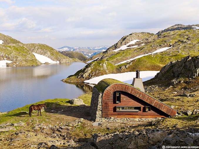 Μοντέρνα καλύβα στη Νορβηγία που γίνεται ένα με το περιβάλλον (3)